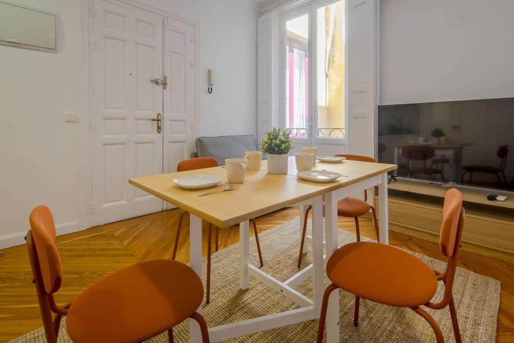Petite E Chic Loft Para 3 En El Corazon De 马德里 外观 照片