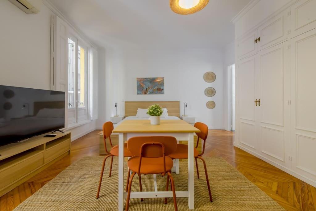 Petite E Chic Loft Para 3 En El Corazon De 马德里 外观 照片